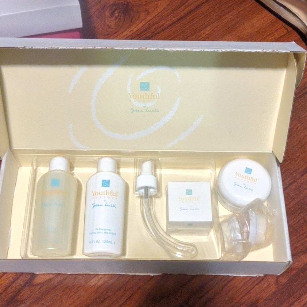 Youthful Essence by Susan Lucci set